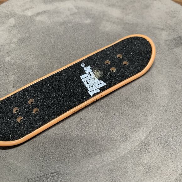 Vintage Tech Deck Santa Cruz Justin Strubing Dragon Fingerboard - Picture 5 of 6